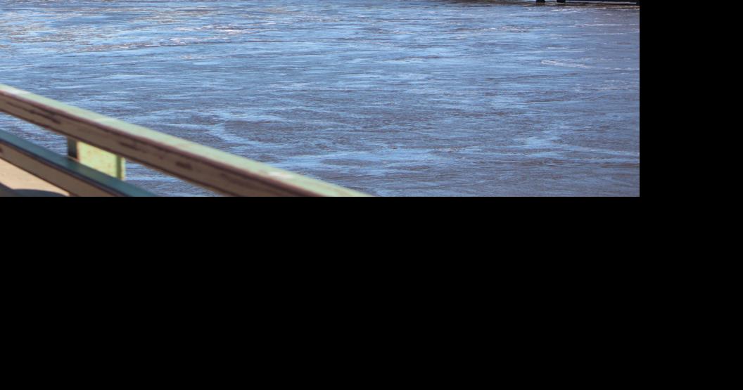 Hawarden calls off sandbagging efforts Hawarden Independent/Ireton