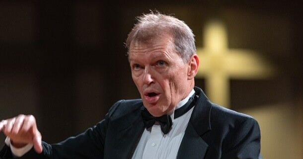 Holm steps down after 26 years conducting community choir