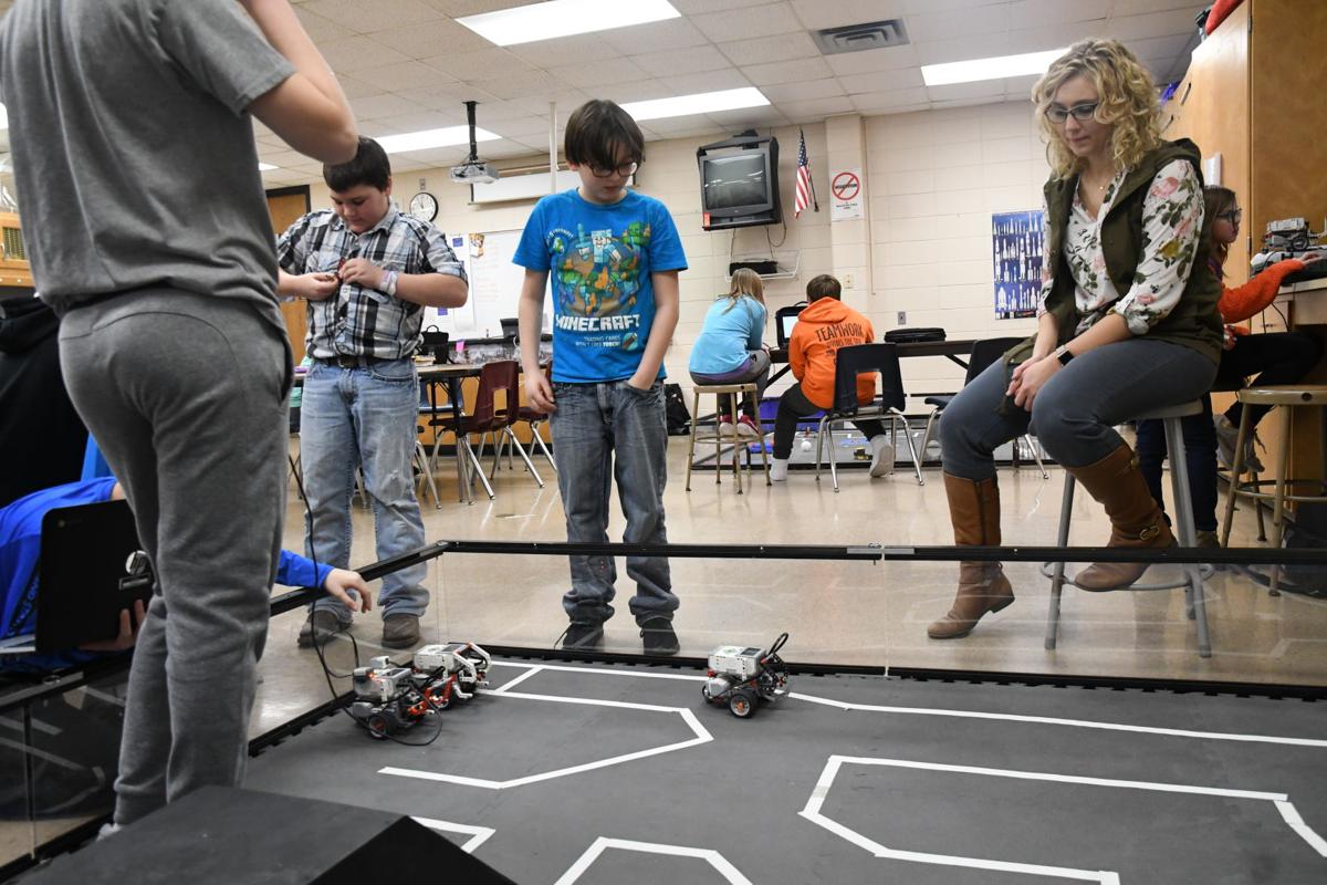 SibleyOcheyedan students do the robot News