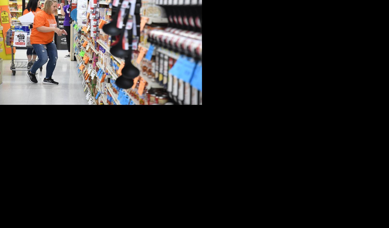 New Grocery Grab event aids food pantry Hawarden Independent/Ireton