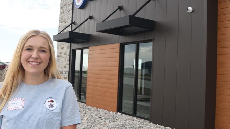 Dutch Dogs opens Sioux Center location