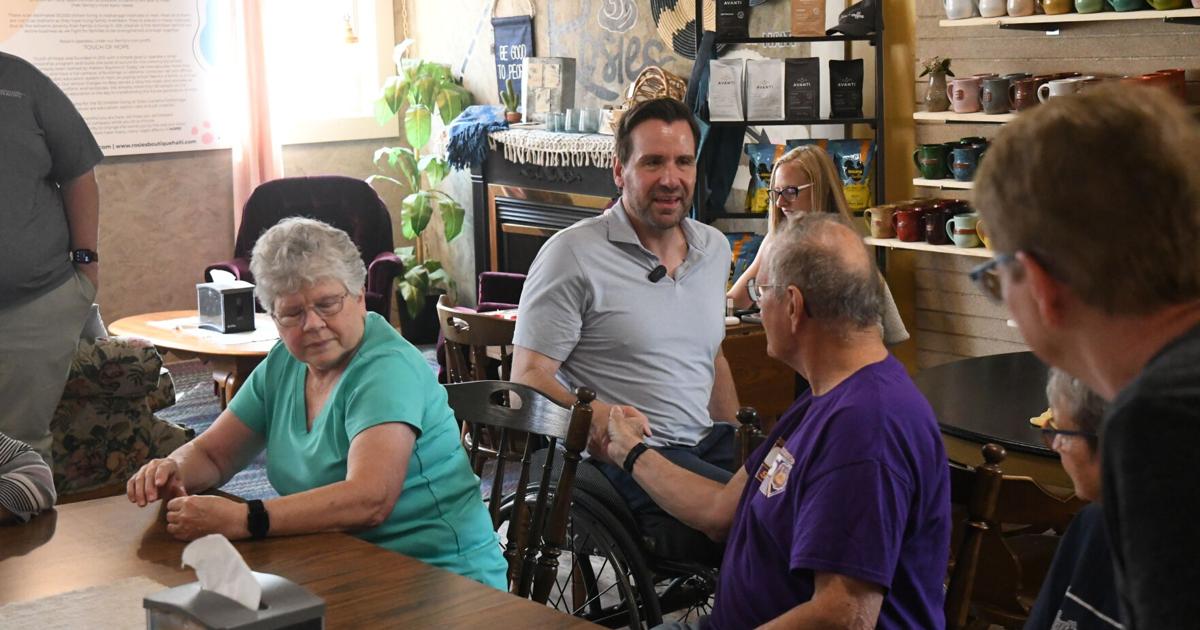 Turek chats with Larchwood, Inwood mayor in Rock Rapids