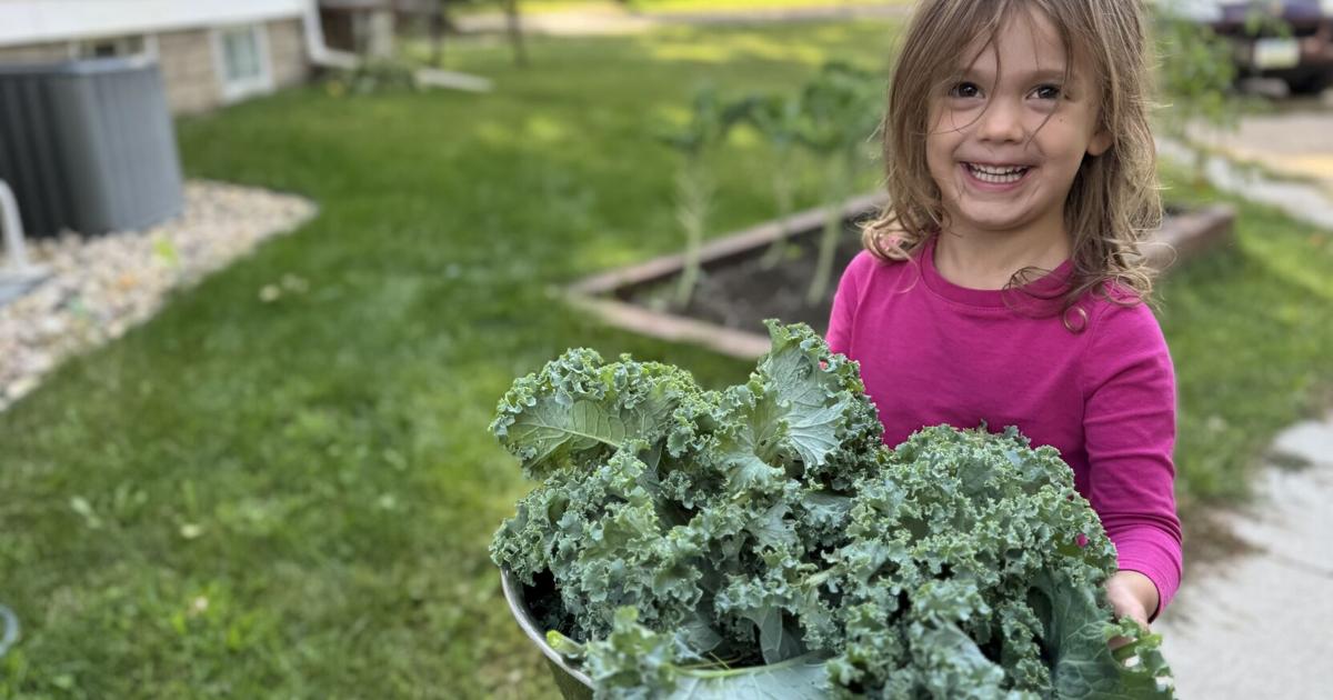 Let's Cook: Let's pretend it's the late 2000s and eat kale