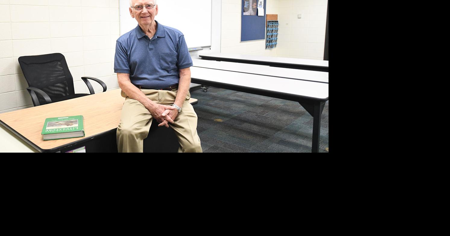 Sioux Center man teaches for 50 years | Sioux Center News | nwestiowa.com