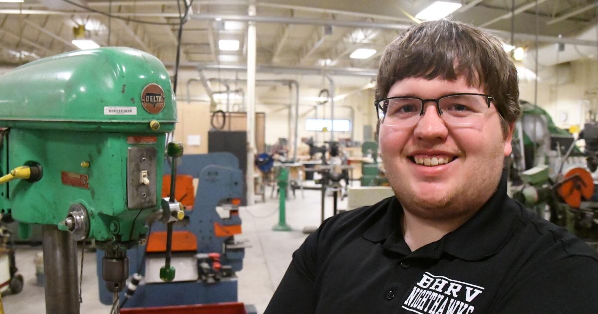 RVHS grad comes back to teach shop | News | nwestiowa.com