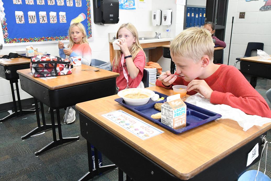 Sioux Center students gain free lunches | Sioux Center News | nwestiowa.com
