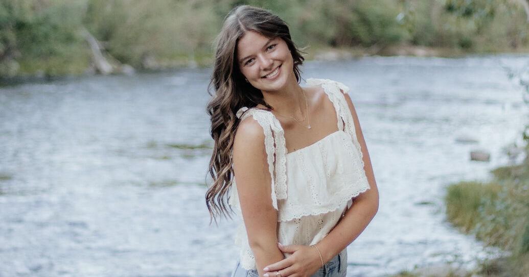 Floyd Valley Healthcare Auxiliary awards scholarships