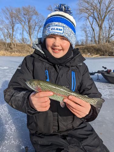 Sioux Center teen leads ice fishing clinic
