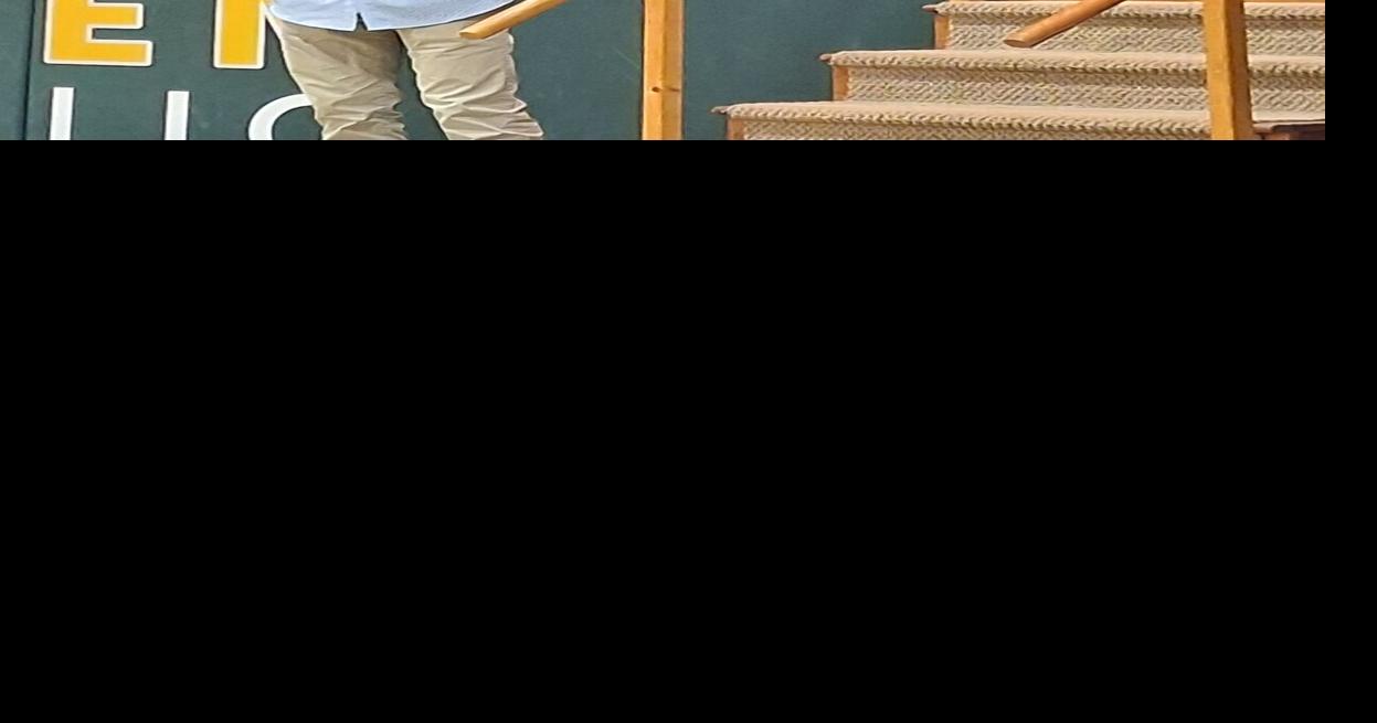 Gehlen Catholic seniors receive diplomas