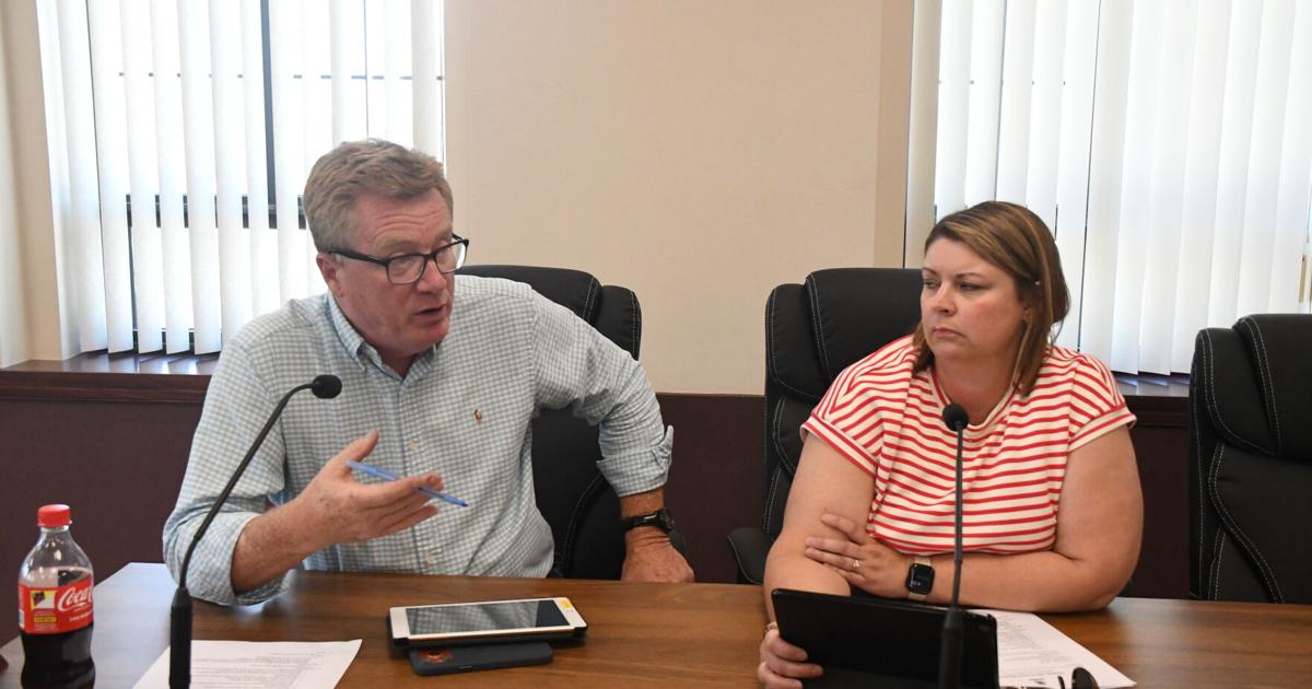 Sheldon council sets meeting with search firm
