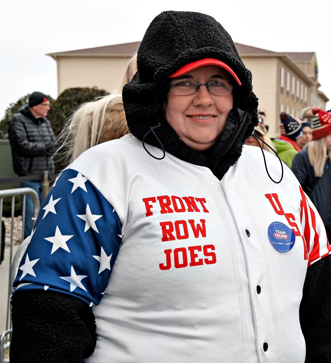 Trump supporters brave cold for rally Sioux Center News