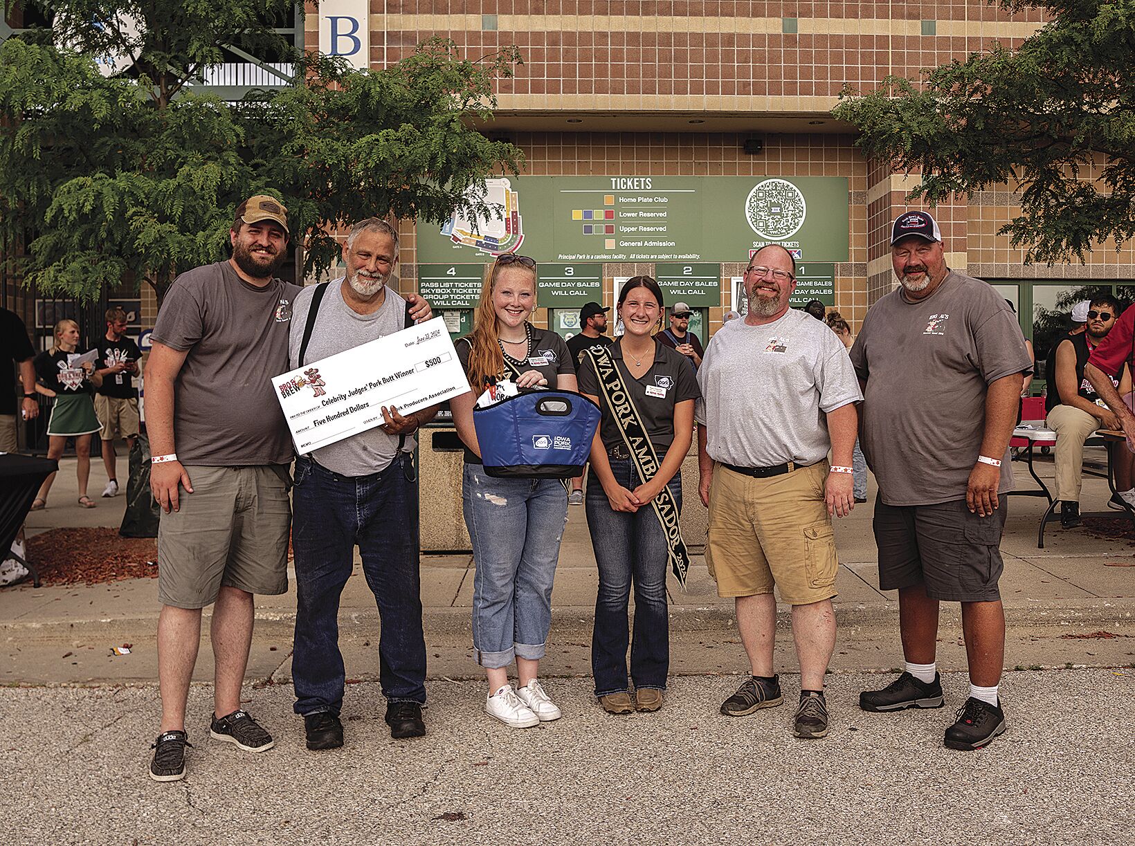 BBQ Competition Winners From NW Iowa Donate Prize Money To Flood ...