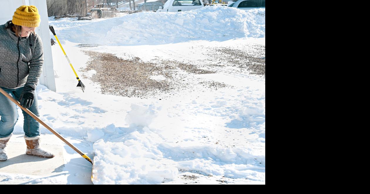 Sheldon cleans up after heavy snowfall | News | nwestiowa.com