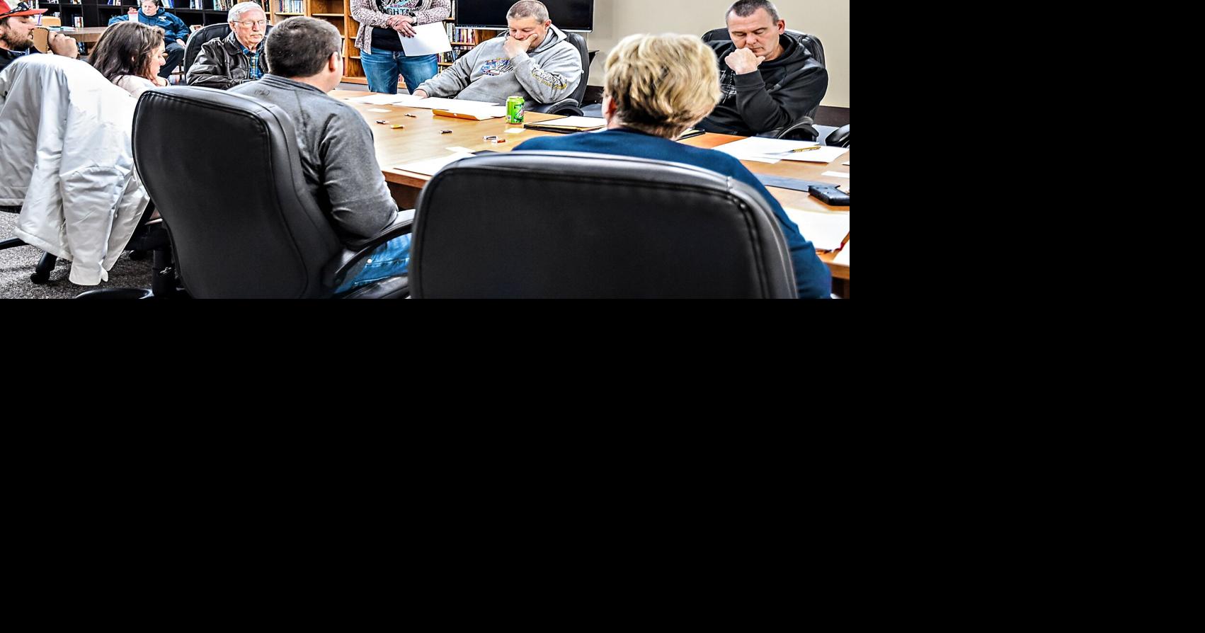 Ireton selects pool manager Hawarden Independent/Ireton Examiner