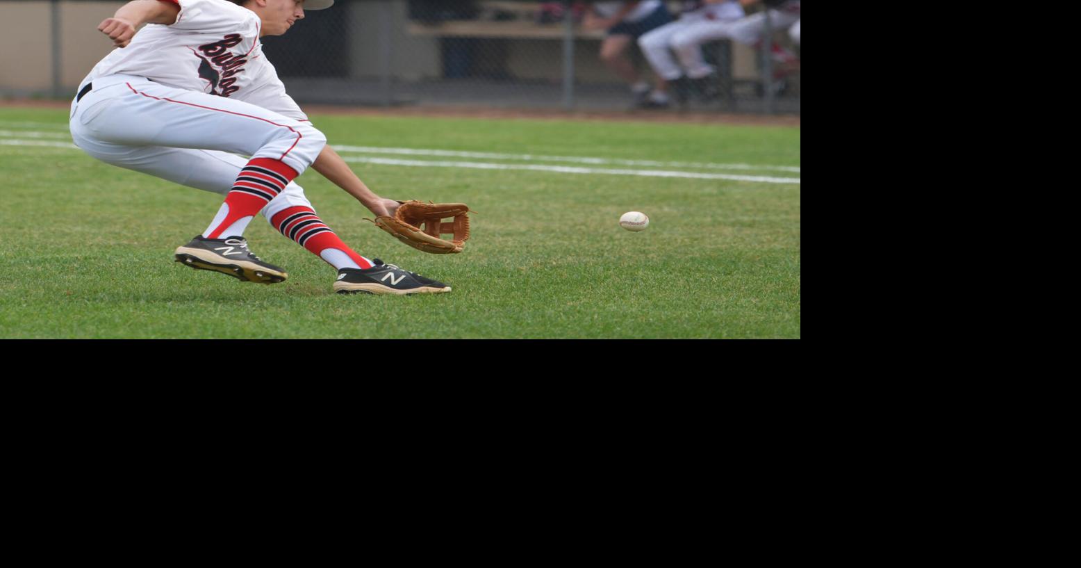 Le Mars baseball splits doubleheader with West Sentinel