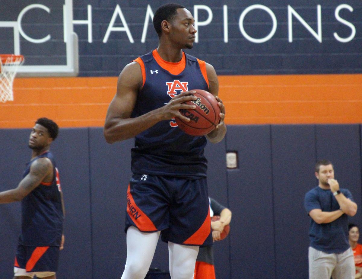 Auburn S Austin Wiley Picked To Kareem Abdul Jabbar Award Watch