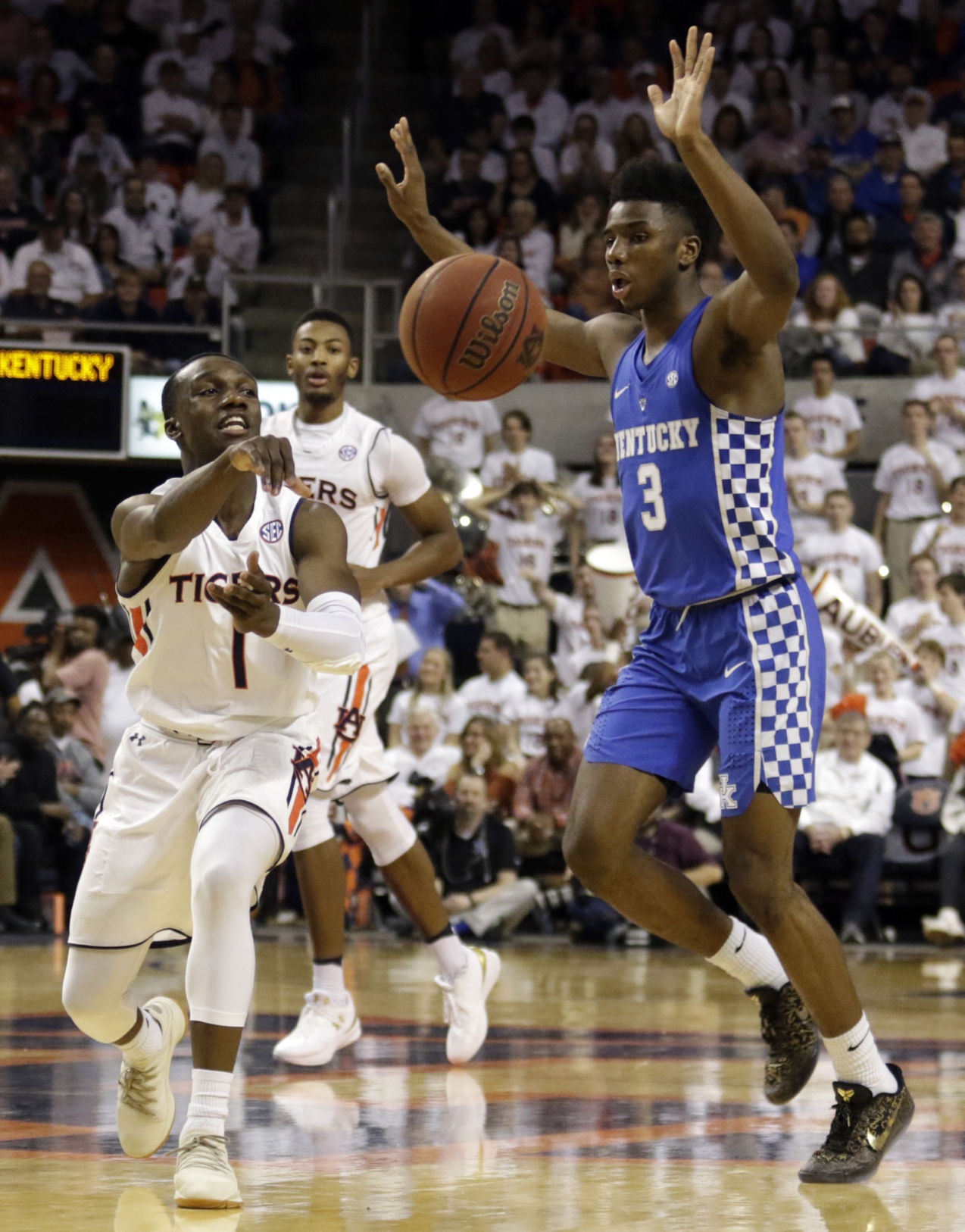 PHOTOS: Auburn Basketball Vs. Kentucky | Photo Gallery | Oanow.com