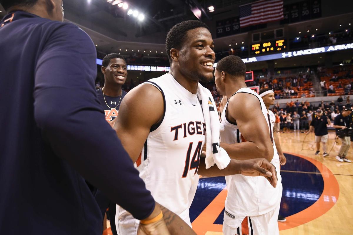 Auburn Hopes Road Game At Dayton Brings Positive Attention Men S