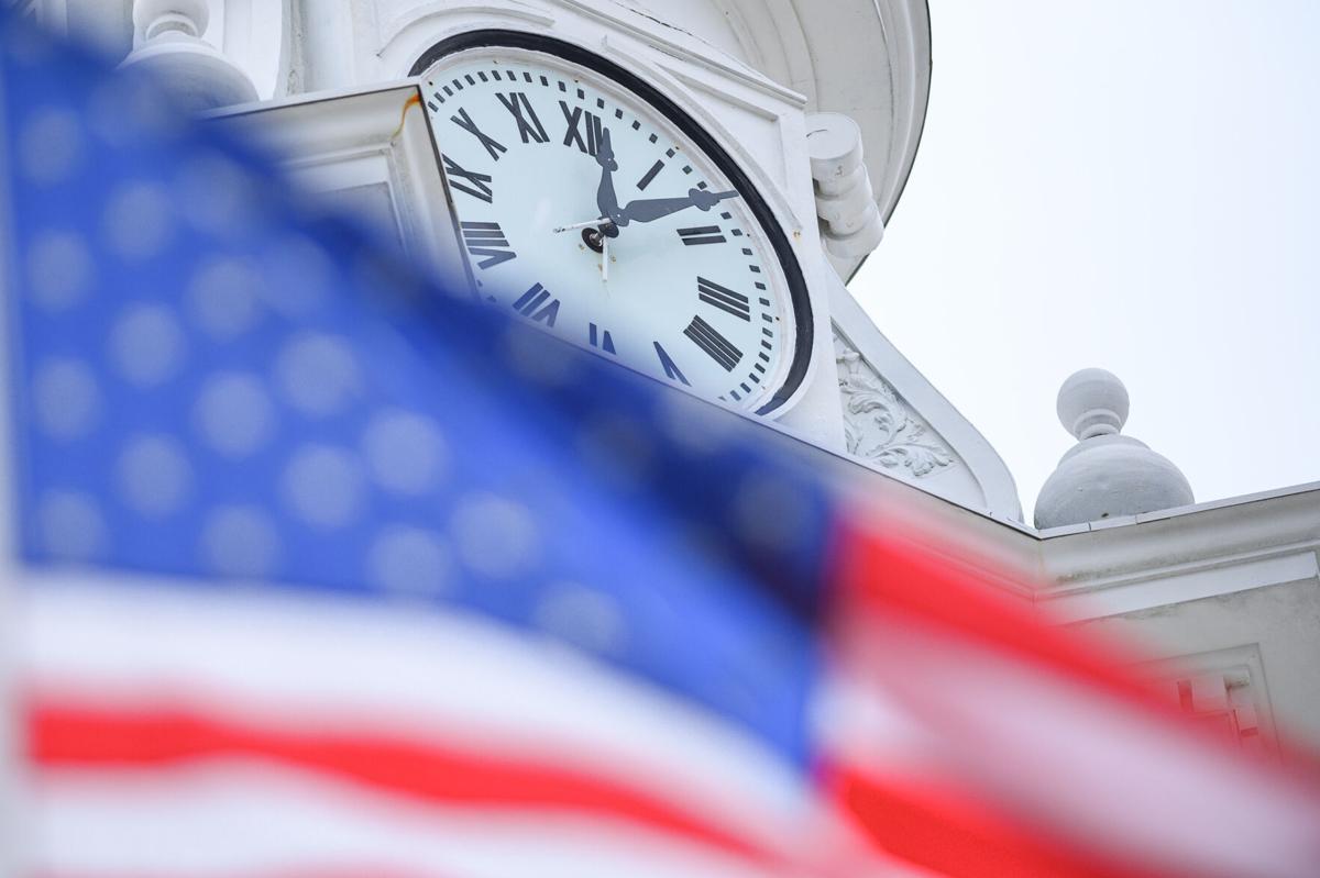 US senators reintroduce bill to make daylight saving time permanent