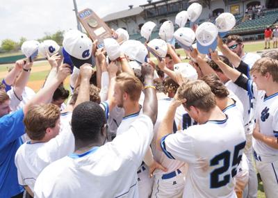 auburn championship state oanow trussville hewitt celebrates montgomery 7a winning class vs game after