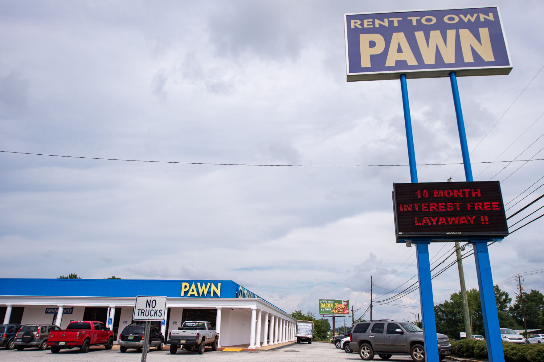 Opelika Police searching for person who stole 19 guns from local pawn shop