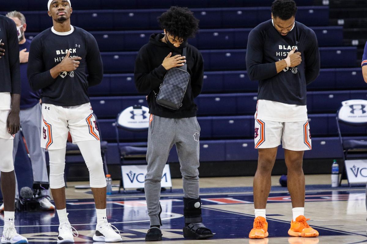 Sharife Cooper S Injury Yet Another Hit In The Gut For Auburn This Season Auburn University Sports News Oanow Com