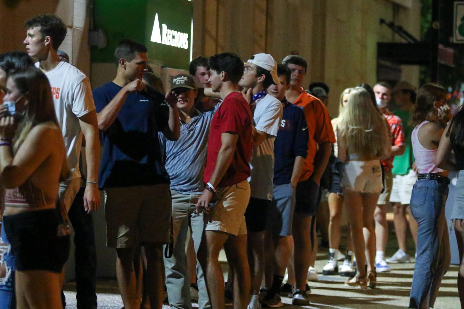 PHOTOS Scenes from downtown Auburn during the first week of university