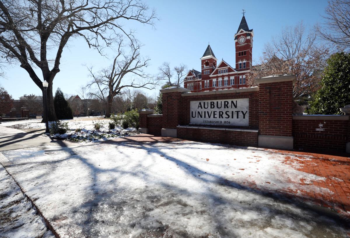 PHOTOS Thursday snow scenes in Auburn Photo Gallery