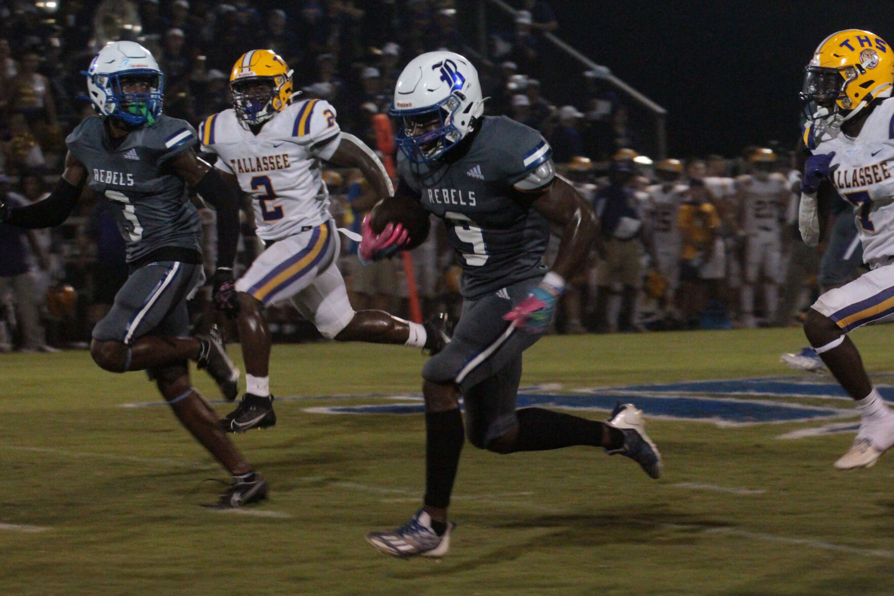Reeltown dominates Tallassee 41-14 in thrilling rivalry game with star player Arthur Woods leading the way
