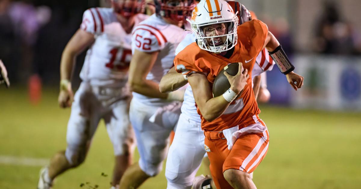 OANow.com - Glenwood defeats Lee-Scott 42-31 in The Swamp image