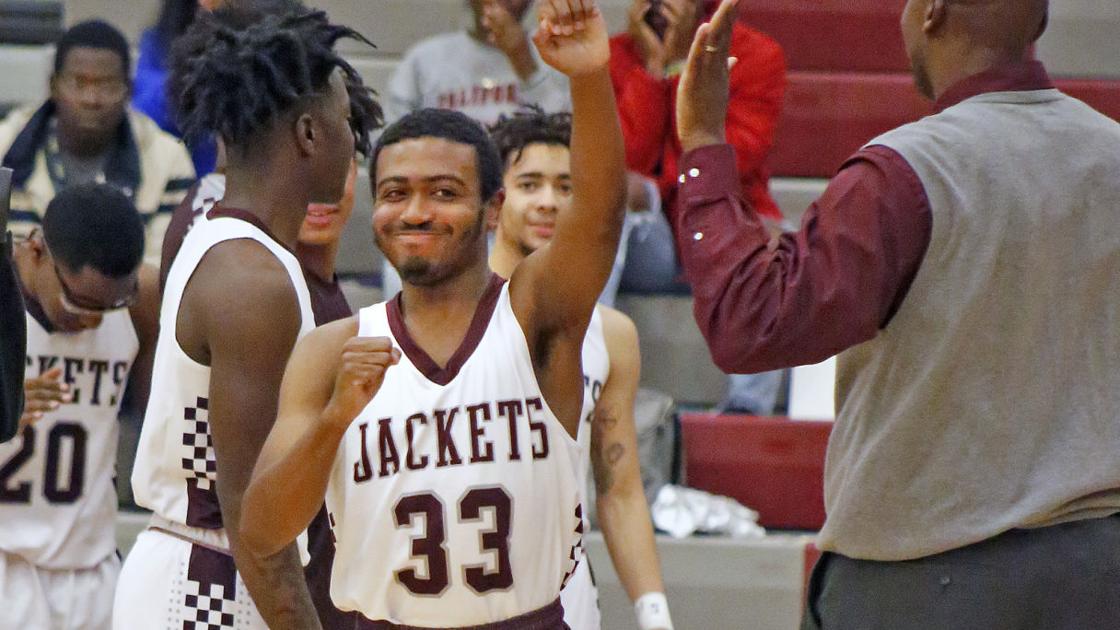 OANOW.com - Abbeville High senior with autism, Devounce Lampkin, has special night on basketball court image