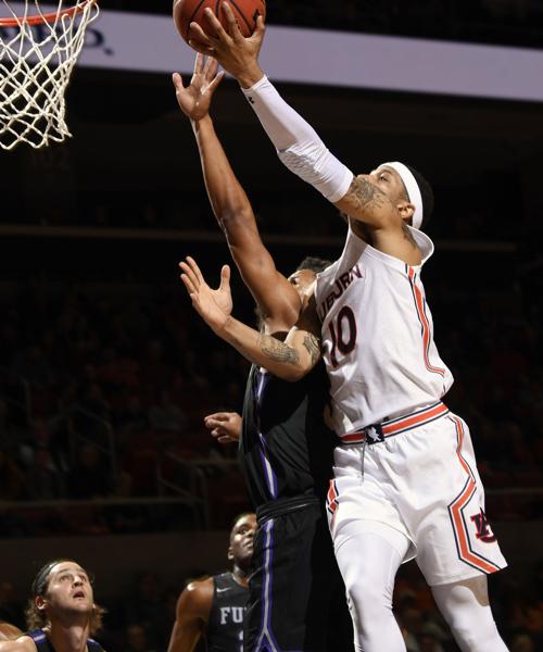 No 14 Auburn Survives Furman 81 78 In Overtime Auburn