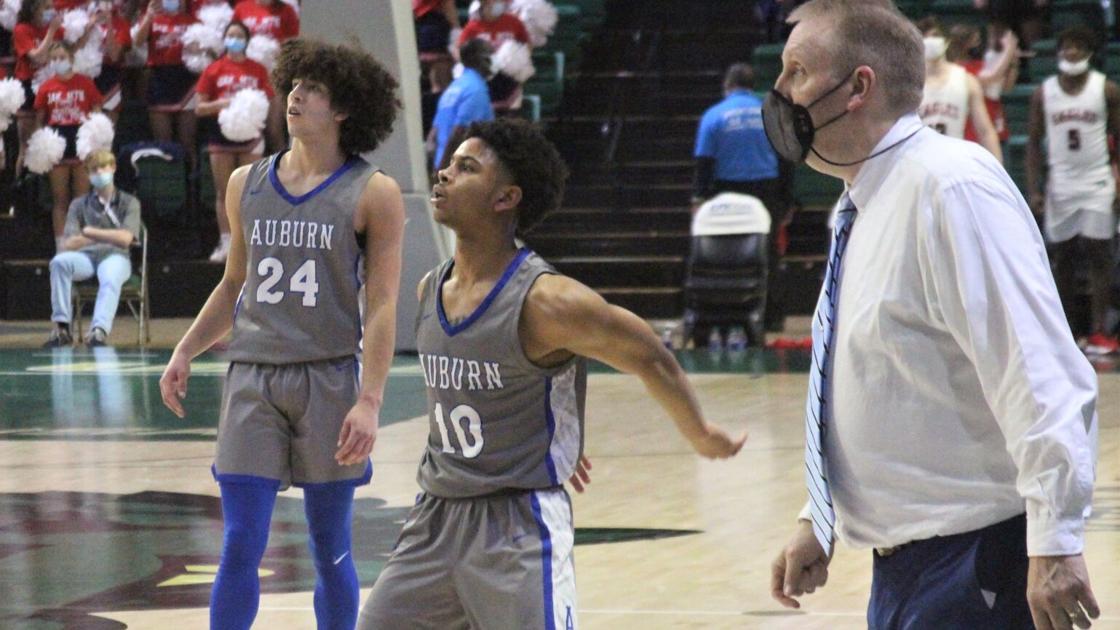 OANow.com - Oak Mountain ends Auburn High boys' title hopes late in semis loss image