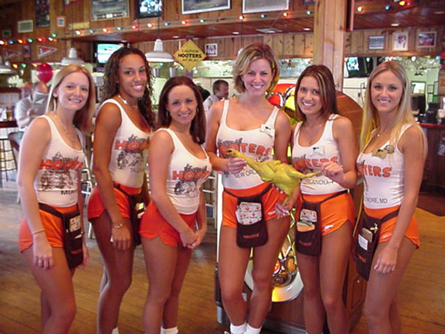 Hooters honoring moms with free wings on Mother's day