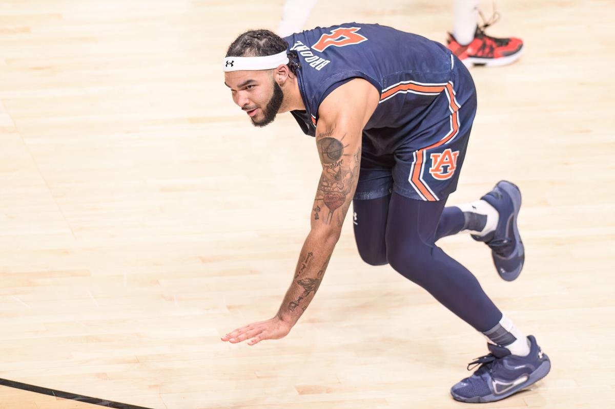 Auburn forward Johni Broome declares for NBA Draft while retaining