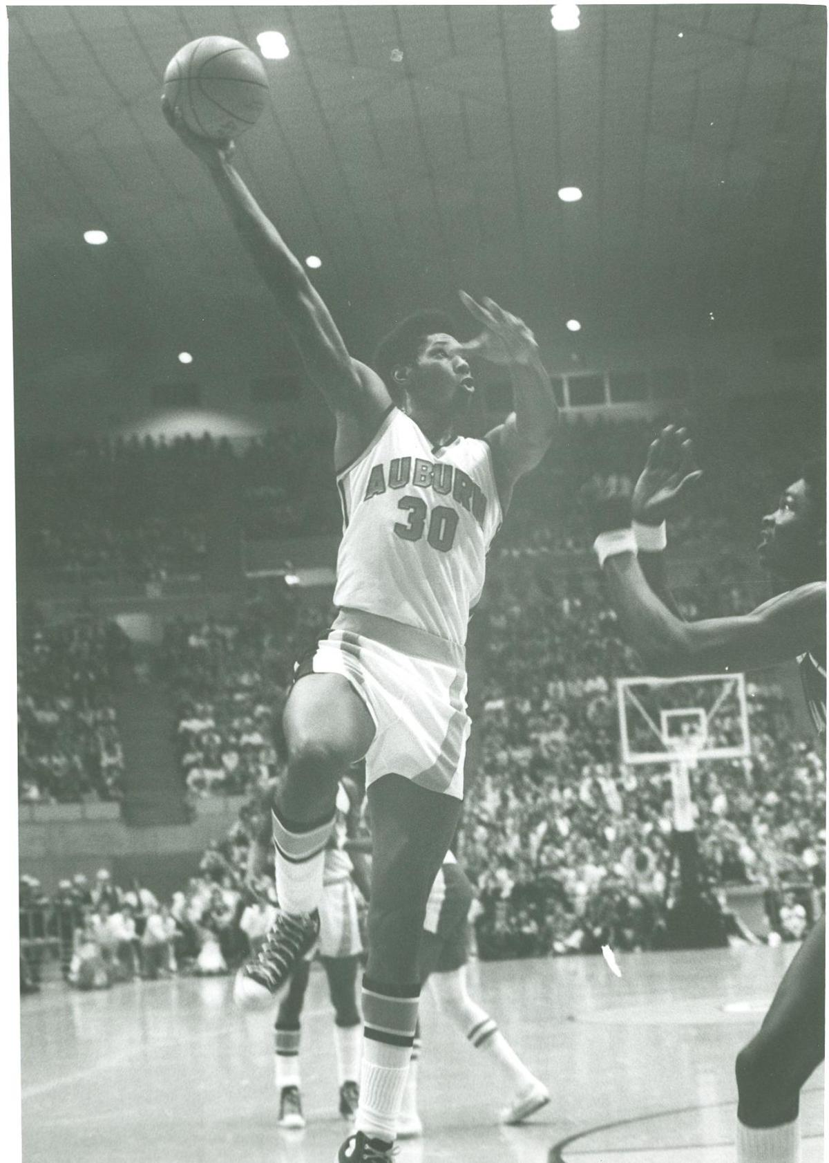 Former Auburn All American Mike Mitchell Named 2019 Sec Legend