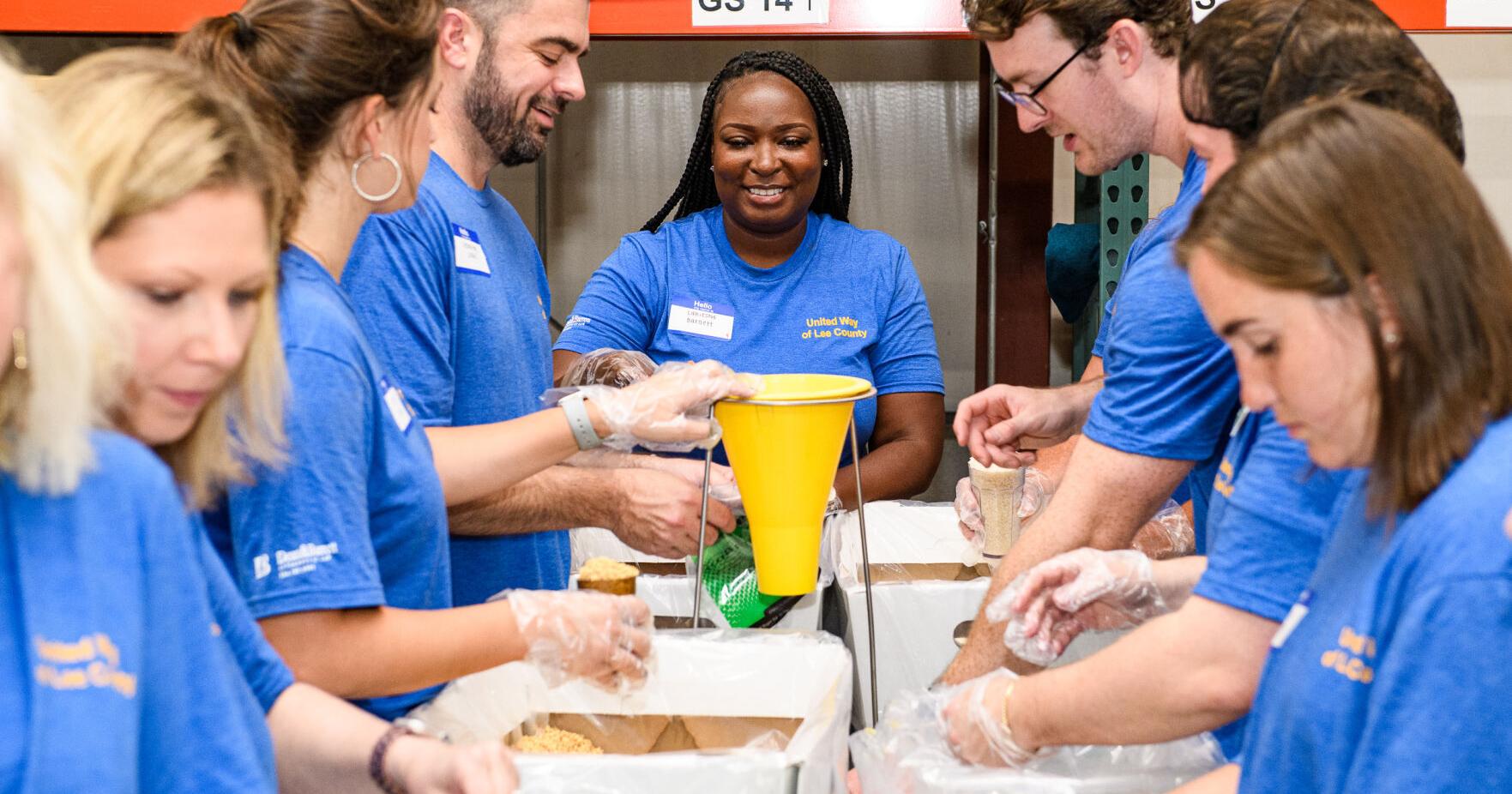 United Way volunteers fill 22,000 meals at campaign kickoff - Vimarsana News