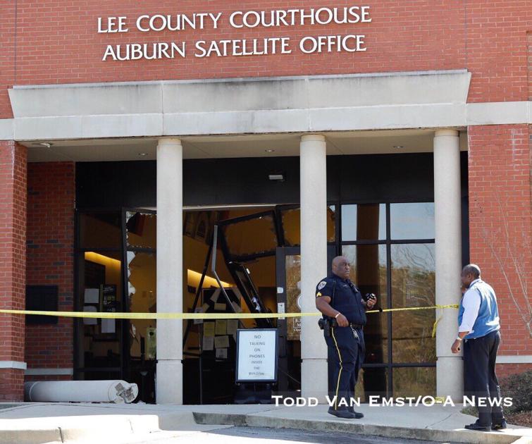 Auburn satellite courthouse office reopens after car drives into lobby