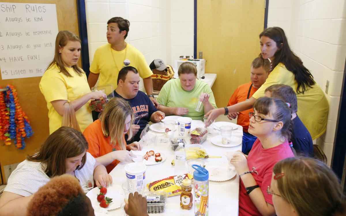 Auburn Students Get Hands On Experience At Therapeutic Summer Camp Local News Oanow Com