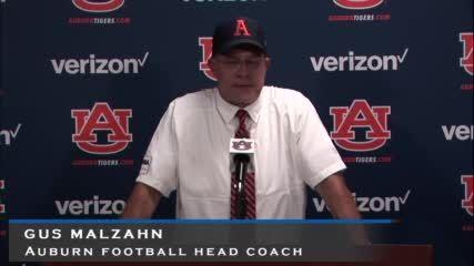 Malzahn pays tribute to Dye with game day outfit