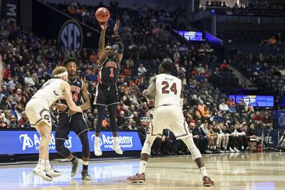 Harper Leads Auburn Past South Carolina To Sec Tournament
