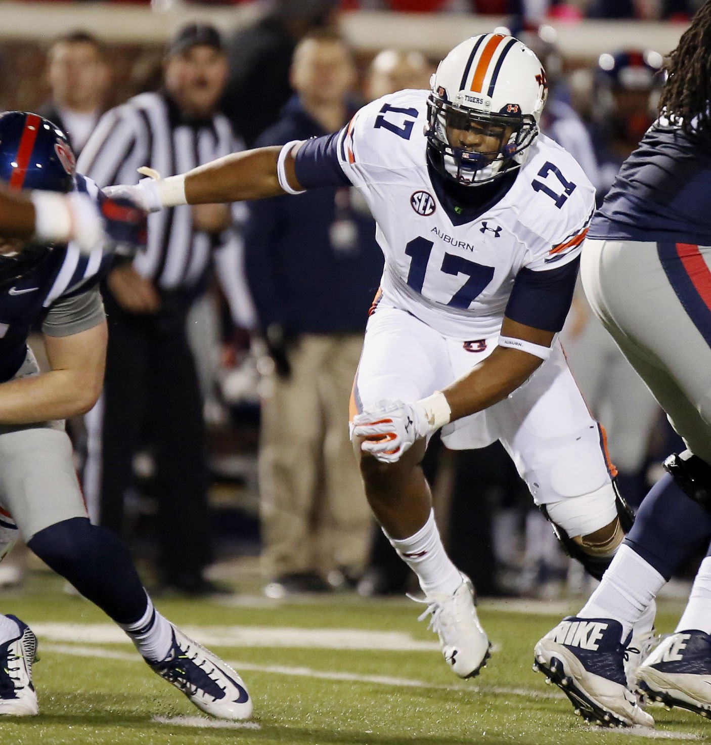 AUBURN FOOTBALL NOTEBOOK: LB Kris Frost Offers Condolences To Ole Miss ...