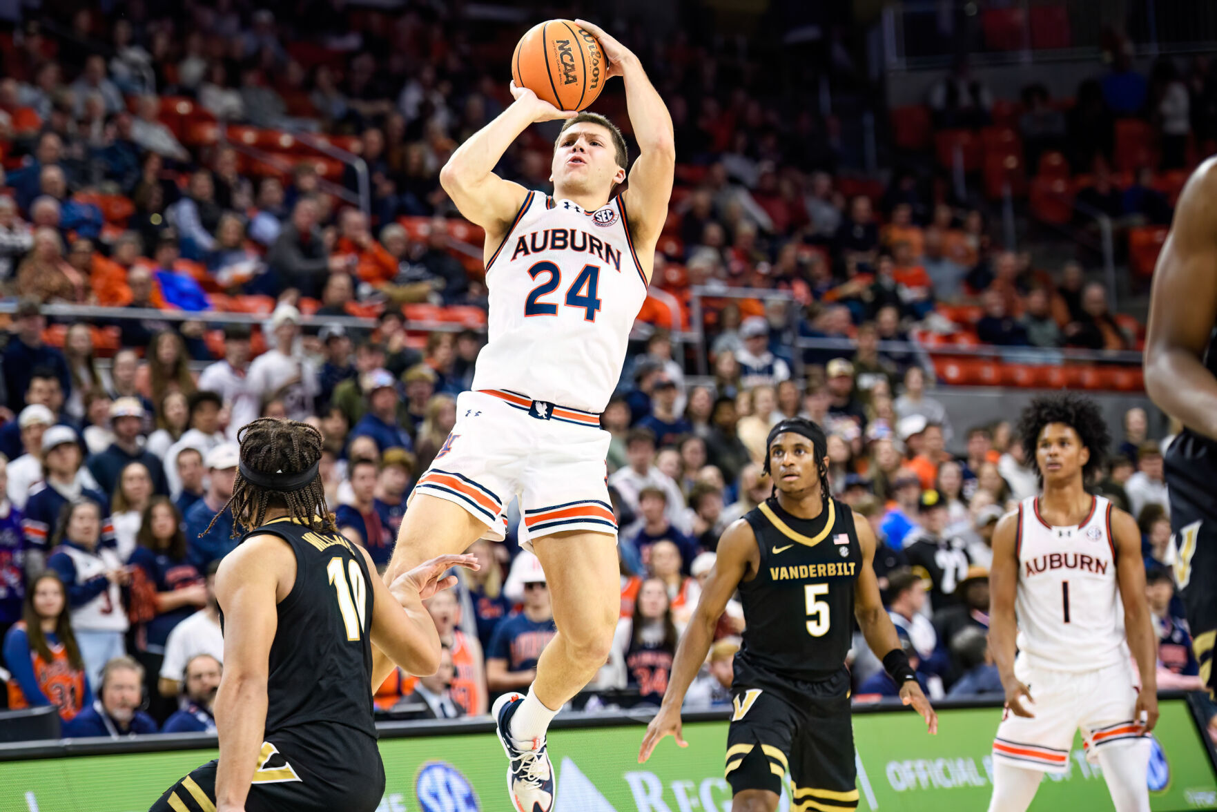 Auburn's Lior Berman Suffers Season-ending Injury