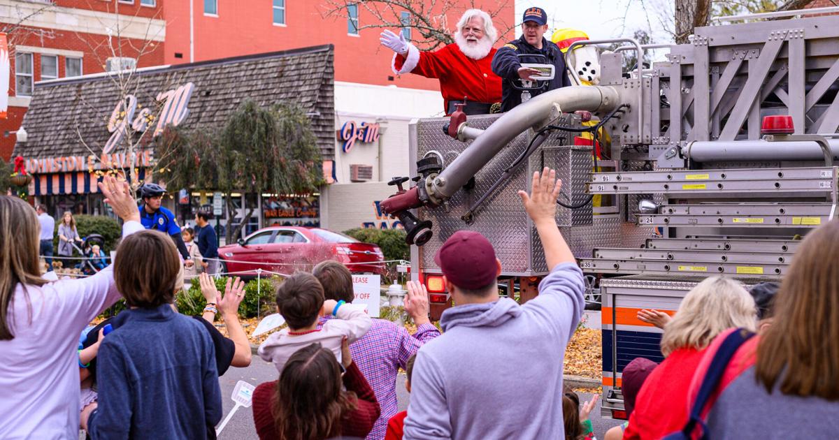 PHOTOS Downtown Auburn Christmas Parade