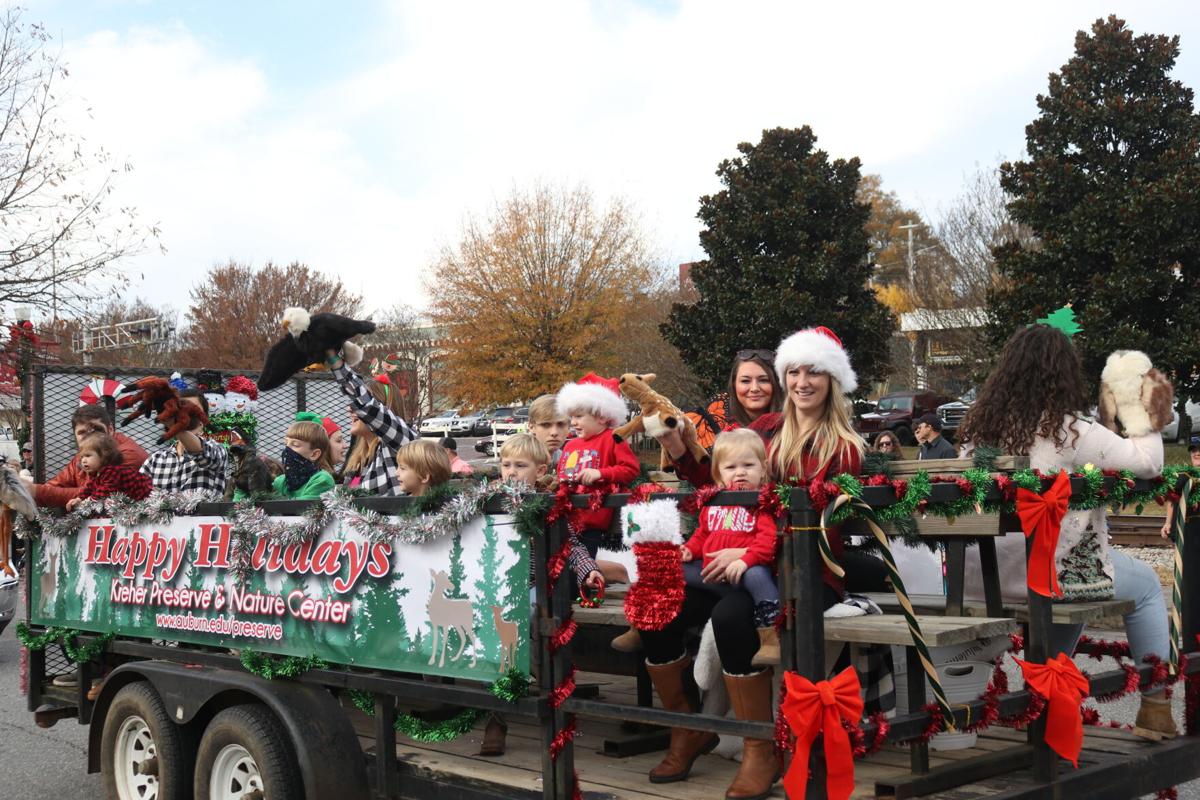 Opelika 2022 Christmas Parade Gallery: Photos From The 2021 Opelika Christmas Parade | Photo Gallery |  Oanow.com