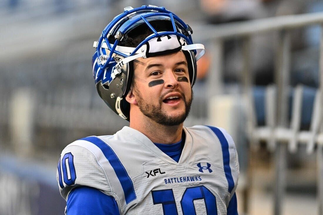 Joe Burrow's dad shares photo of Bengals quarterback wearing a Chiefs  helmet as a child