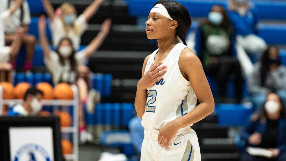 OANow.com - Strong fourth quarter pushes Auburn High girls to area title image