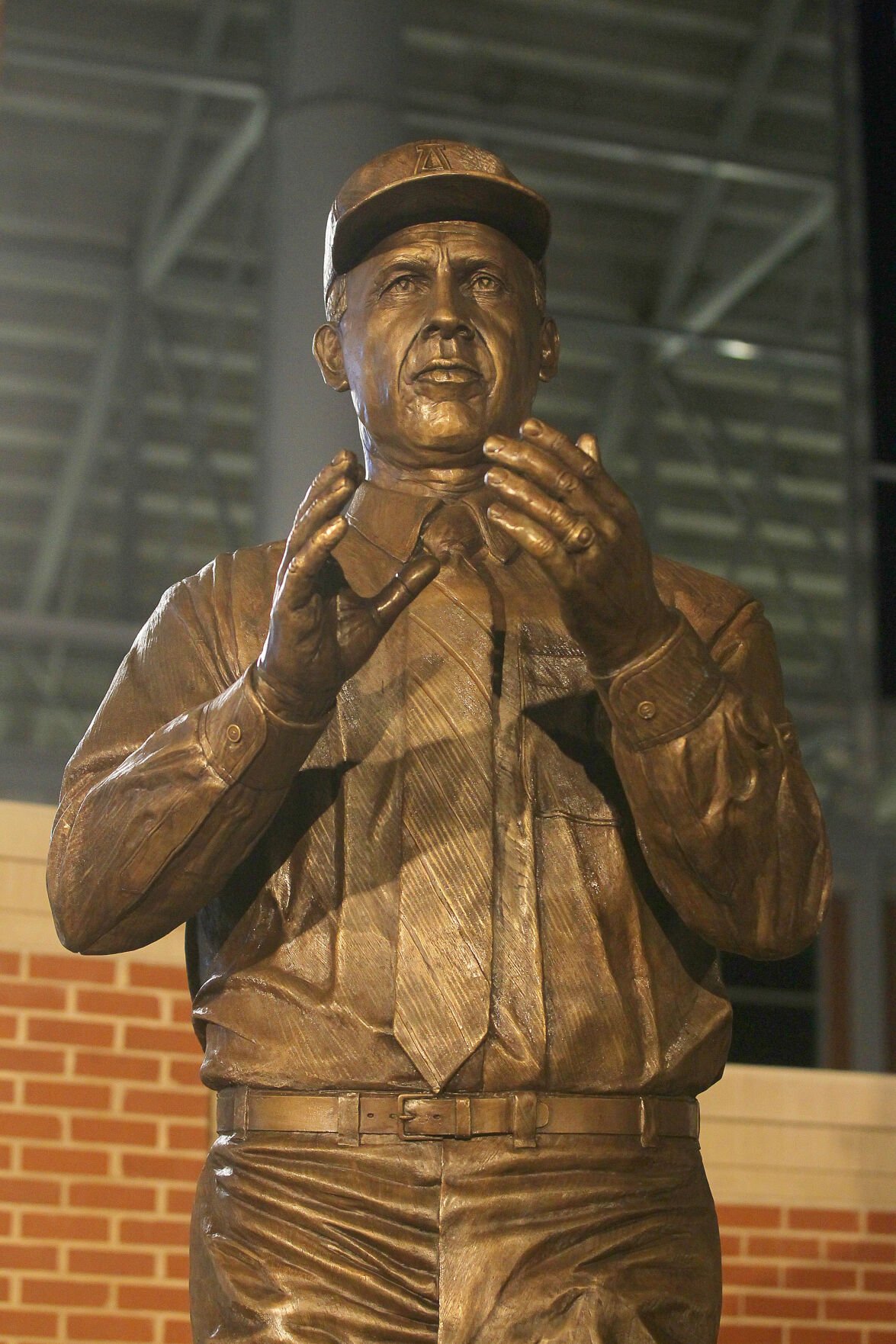 Pat Dye statue