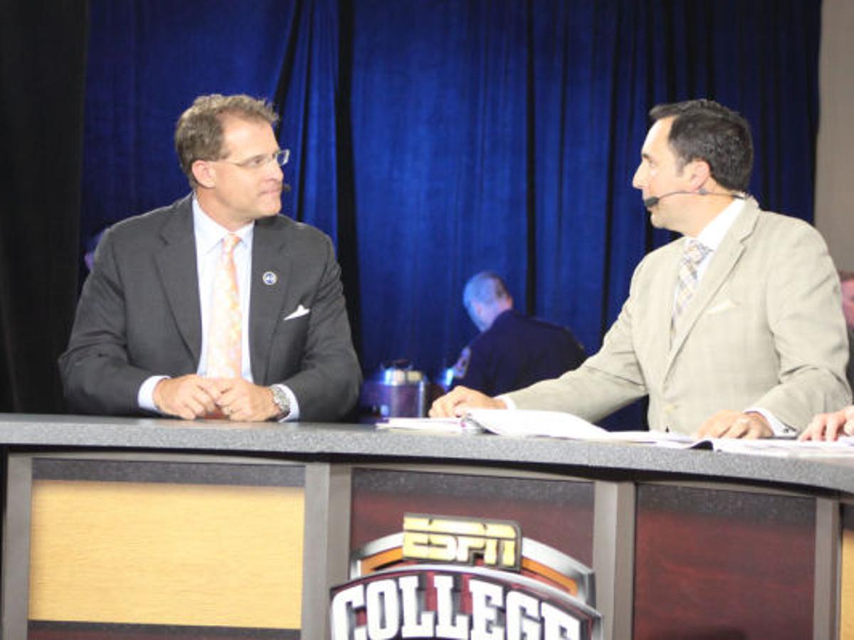 Auburn Football Gus Malzahn To Be Guest Analyst For Cbs Coverage Of Uga South Carolina Game Auburn University Sports News Oanow Com