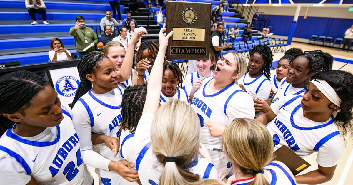 Auburn High girls' basketball win area title